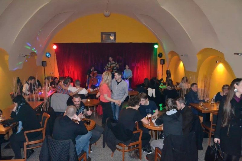 Stage Club And Restaurant