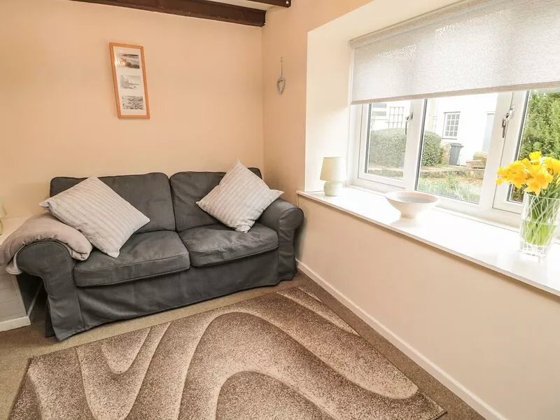 HERON COTTAGE, pet friendly, character holiday cottage in Morpeth