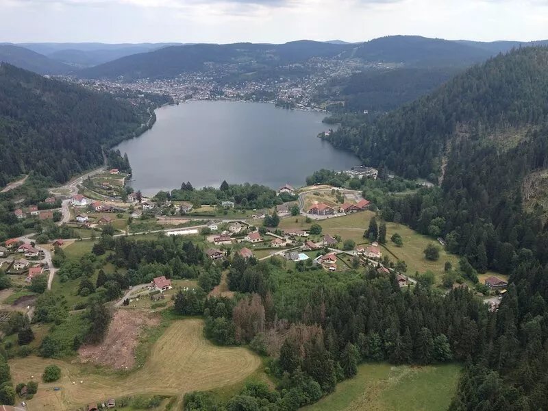 Chalet very comfortable with the tip of the lake equipped with WIFI at 200 m fr