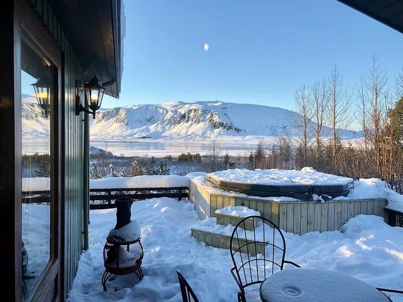 Lake House With Hot Tub- Private! Located On Icelands Golden Circle.