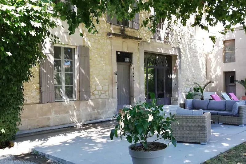 MAS DE LA DIGUE, family home for 12 people, 6 bedrooms Châteaurenard