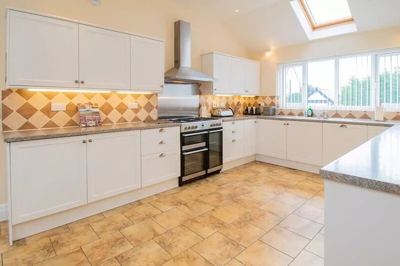 Anrose House - Four Bedroom Cottage, Sleeps 7
