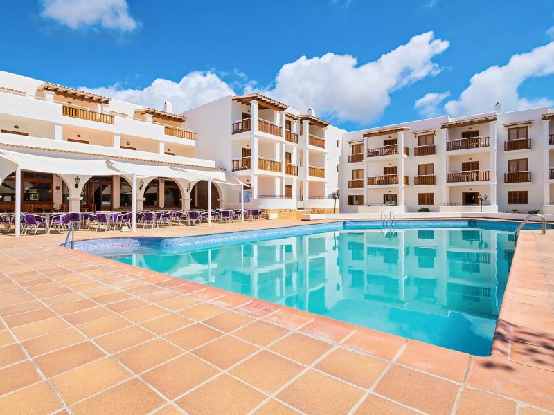 azuLine Apartamentos Can Sanso