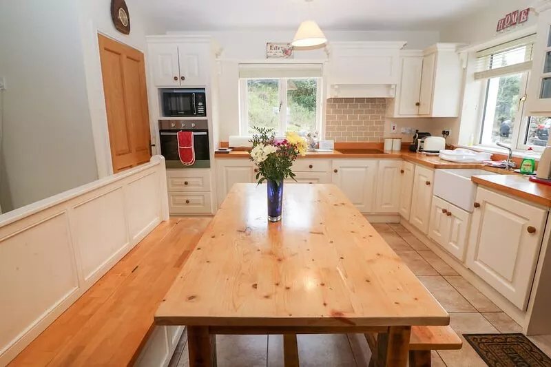 OAK WOOD HOUSE, family friendly in Kenmare, County Kerry