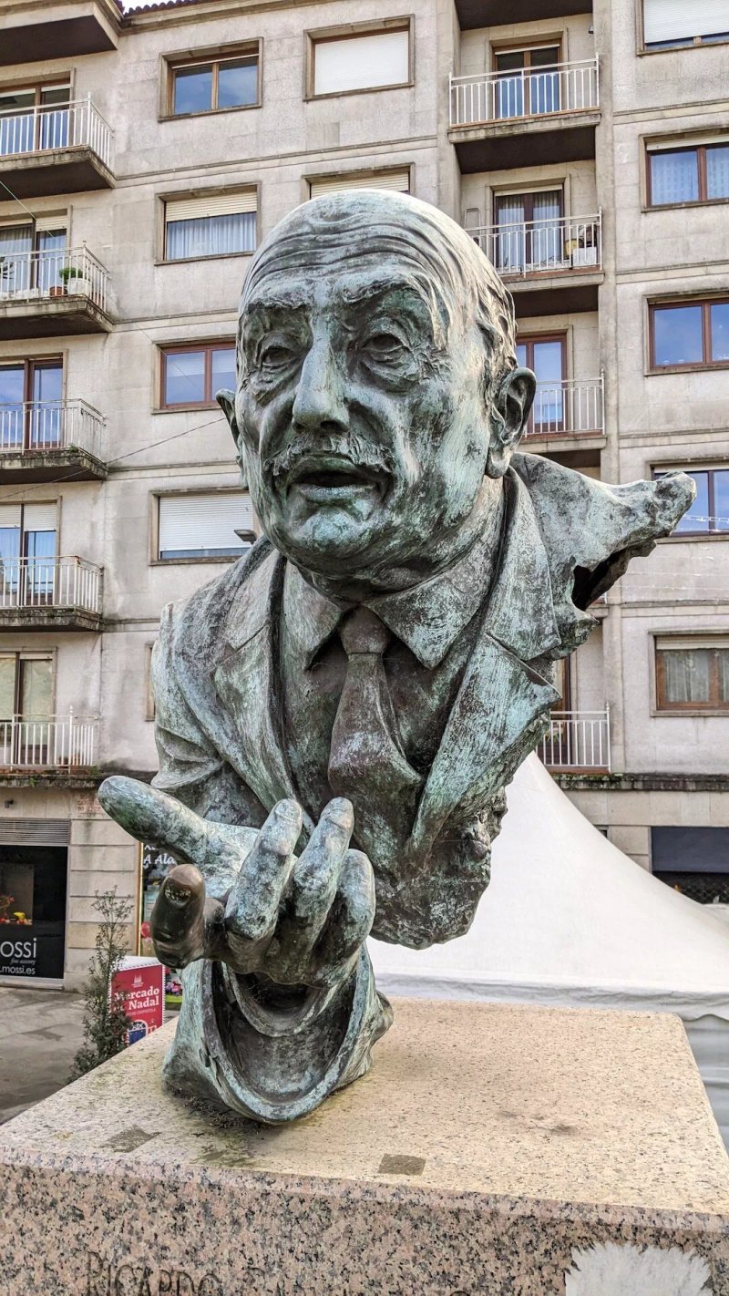 Monumento A Carvalho Calero