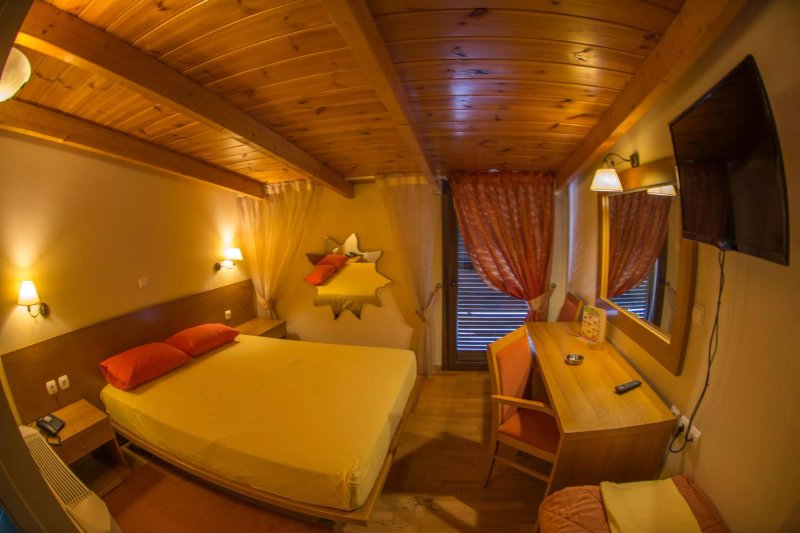 Chris Hotel