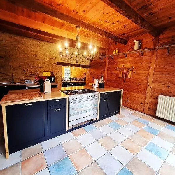 Charming 5 ha estate, catering and activities + barn for small events