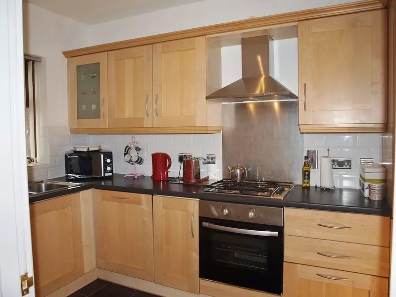 Beautiful 4 bedroom townhouse in gated courtyard near City  Centre sleeps 10
