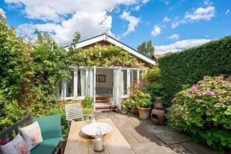 Beautiful Courtyard Studio In The Heart Of Picturesque Bosham