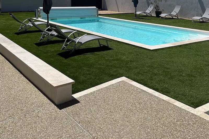 Seasonal rental with private pool