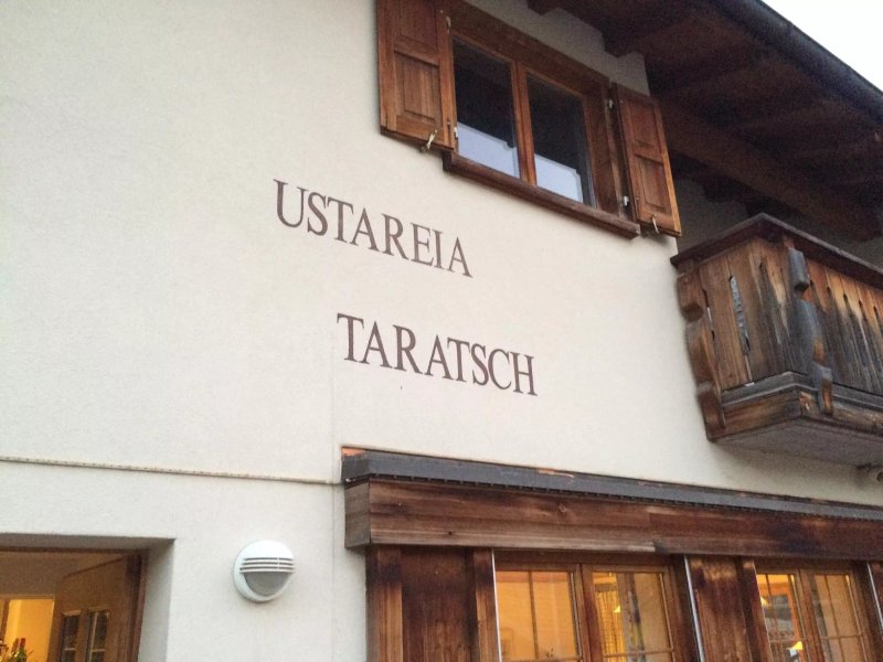 Ustareia Taratsch