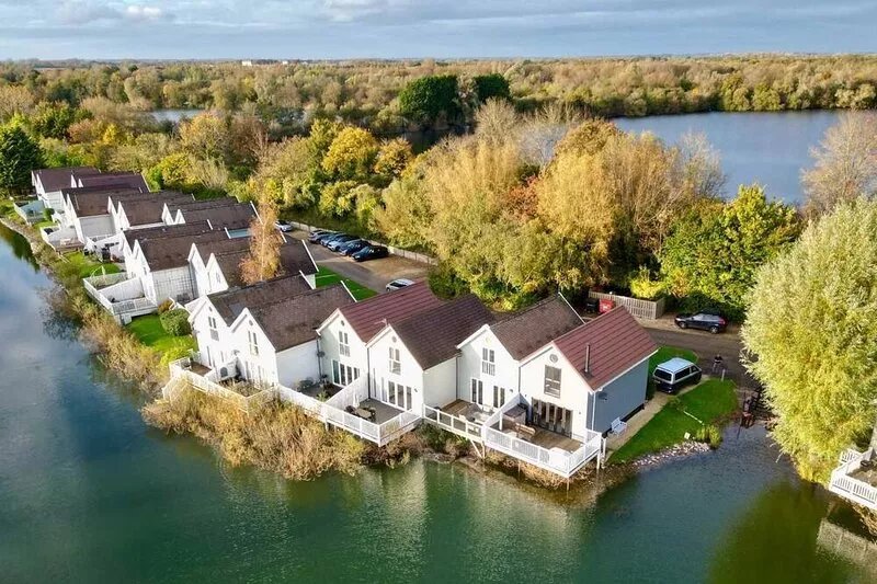 Spring Lake 52, Eider Lodge (P) - Lakeside Holiday Cottage