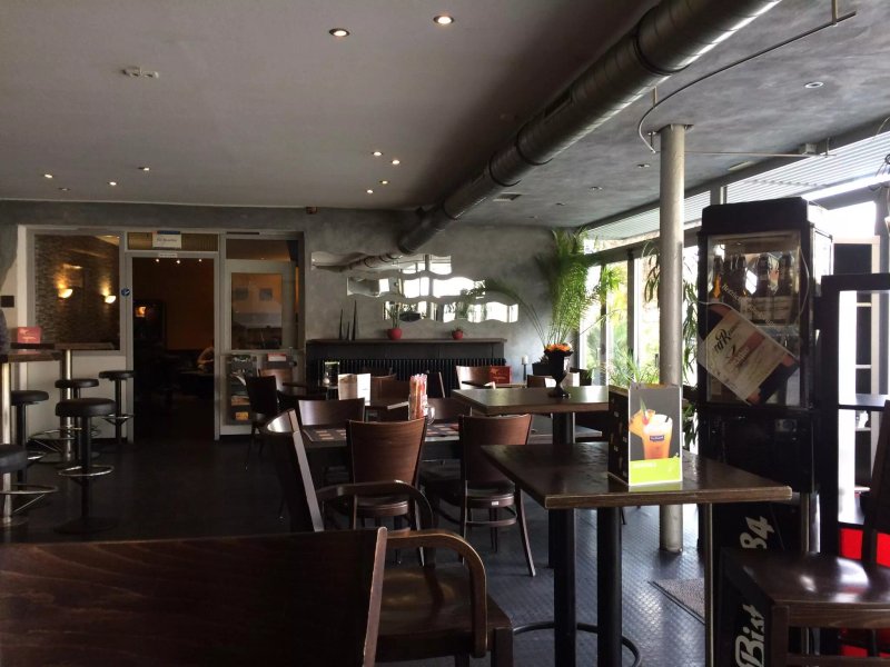 Bistro 84