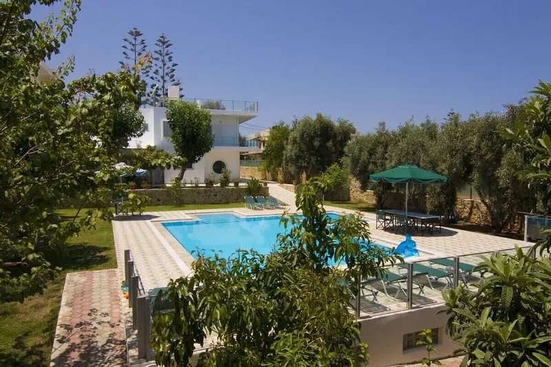 Great Family Villa /close to sea, shops and town