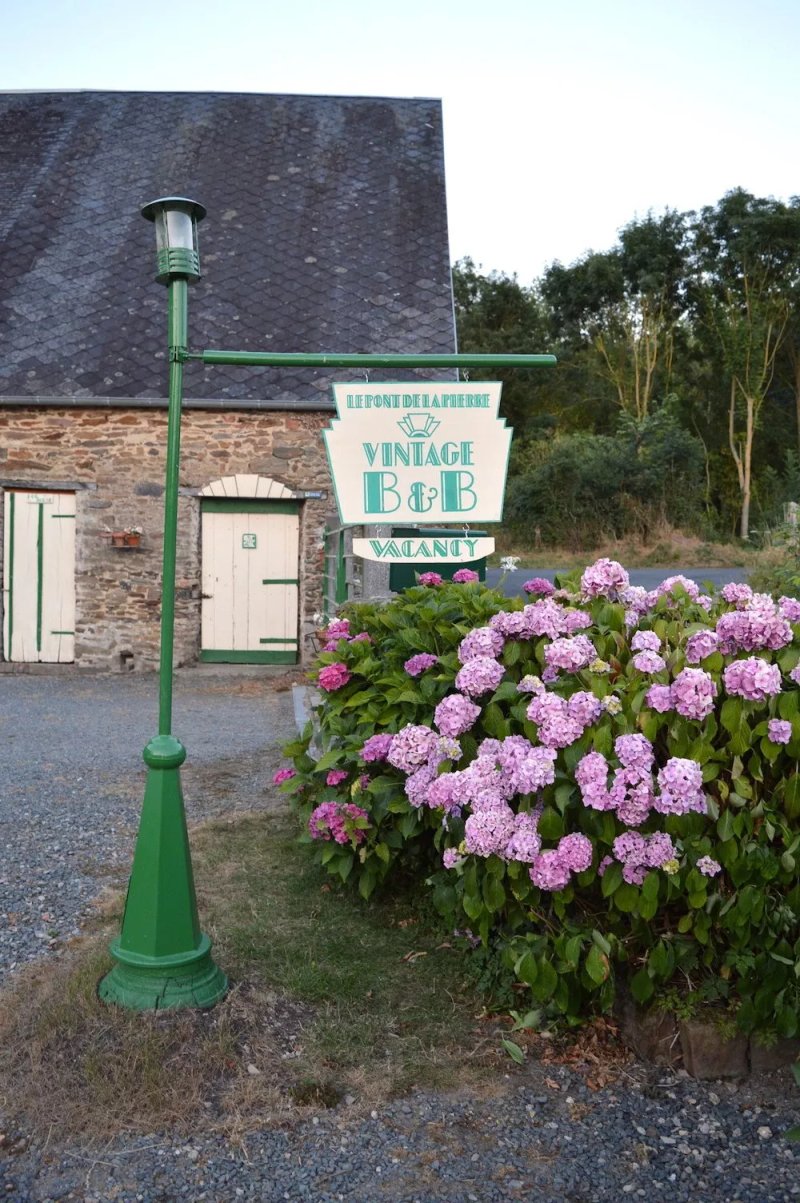 Le Pont de la Pierre Vintage B&B