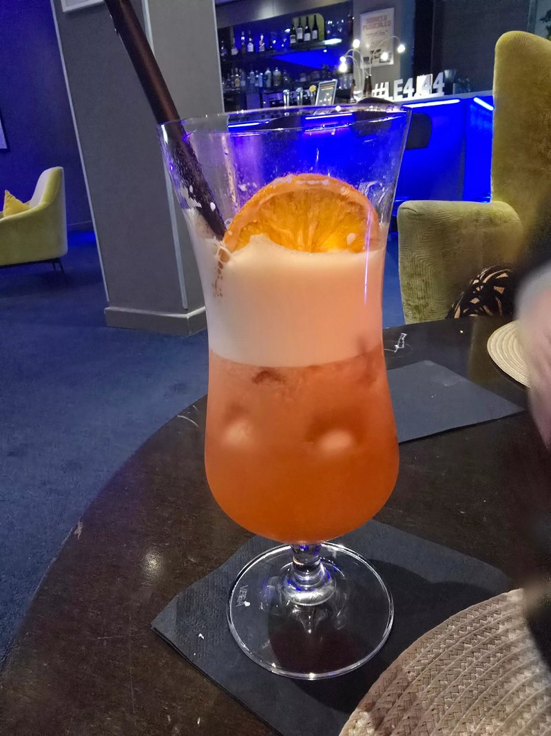Le 4.44 bar lounge