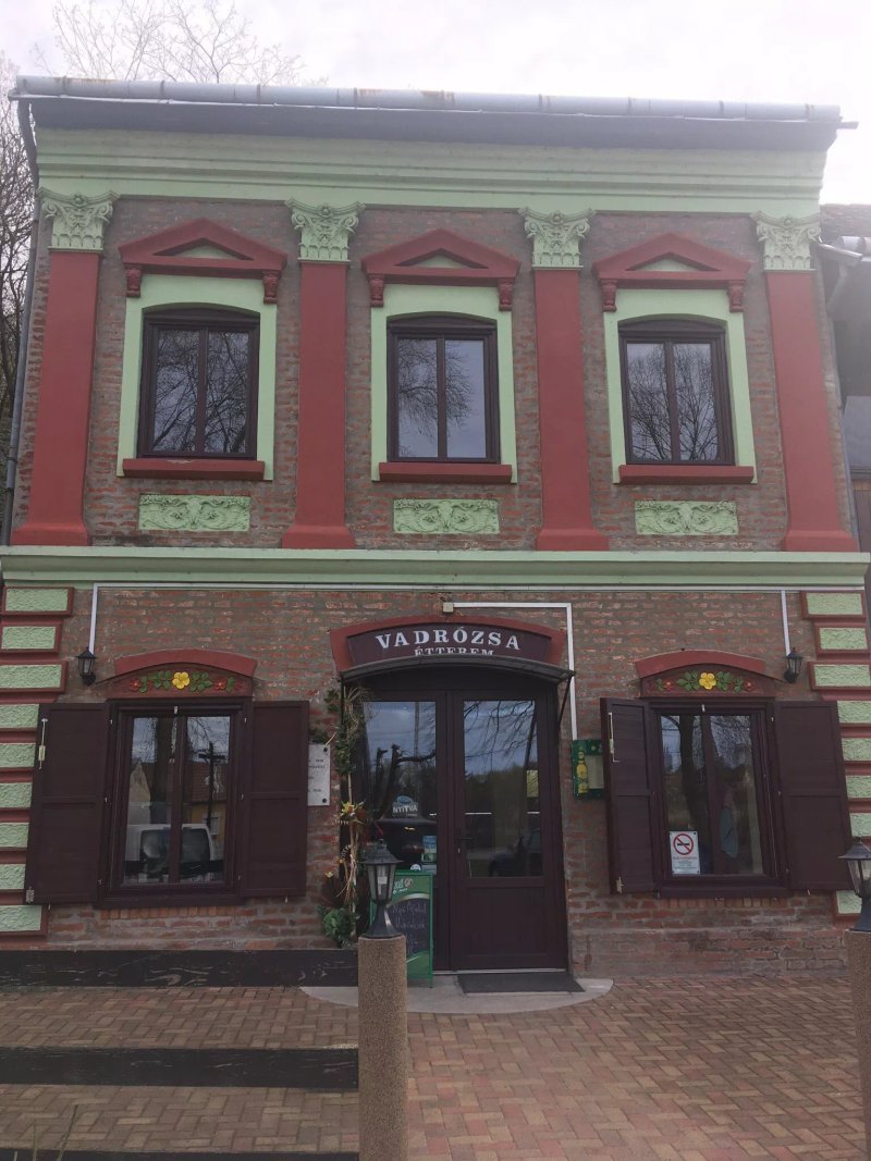 Vadrozsa Etterem