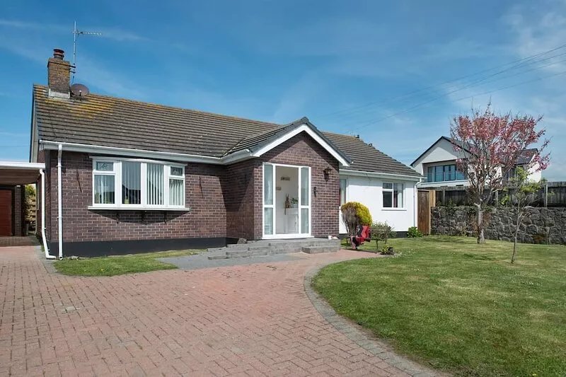 Rhonwil: Two bedroom, pet-friendly holiday bungalow in Anglesey
