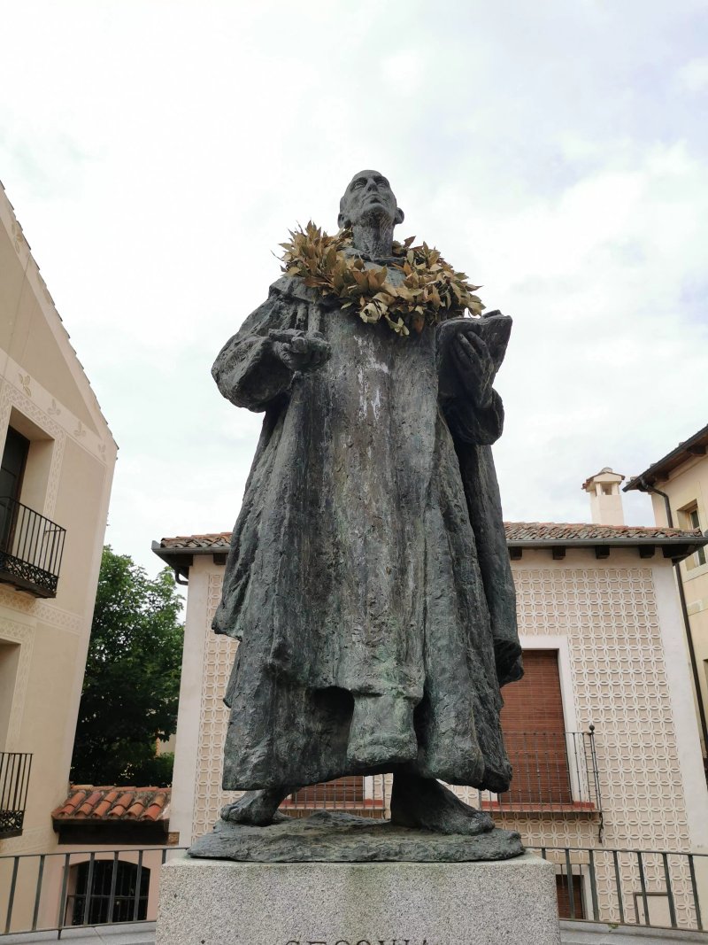 Estatua De San Juan De La Cruz.