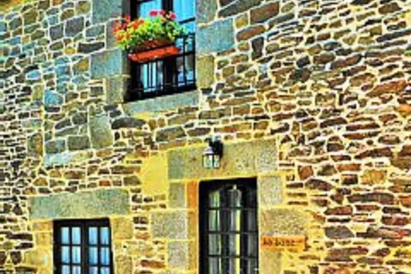 Near Mont St Michel Central To Many Sites of interests. Quality cottage La  Lune