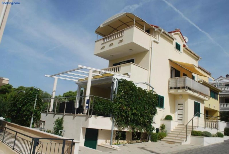 Apartments Villa Lili Lovetovo
