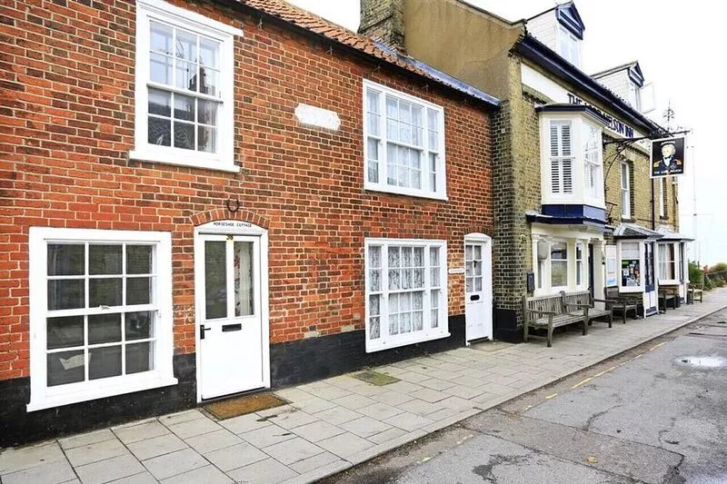 Horseshoe Cottage - Two Bedroom House, Sleeps 4