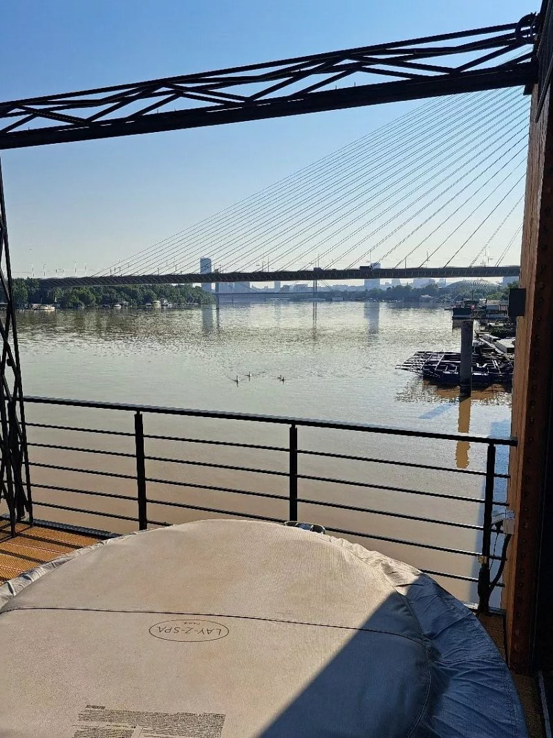 Flow Restaurant