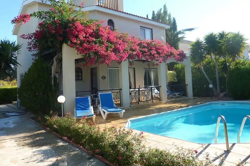 Beautiful 2 bed Villa With Private Pool And Mature Gardens
