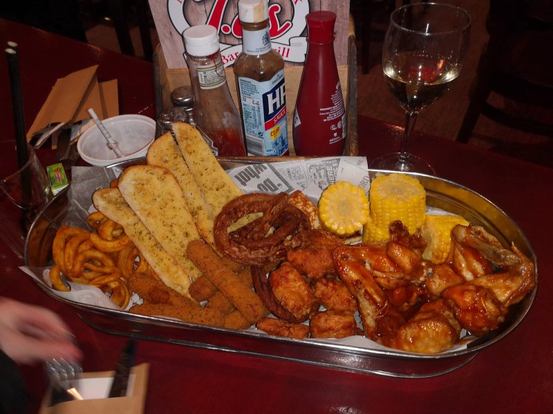 Ti's bar & Grill