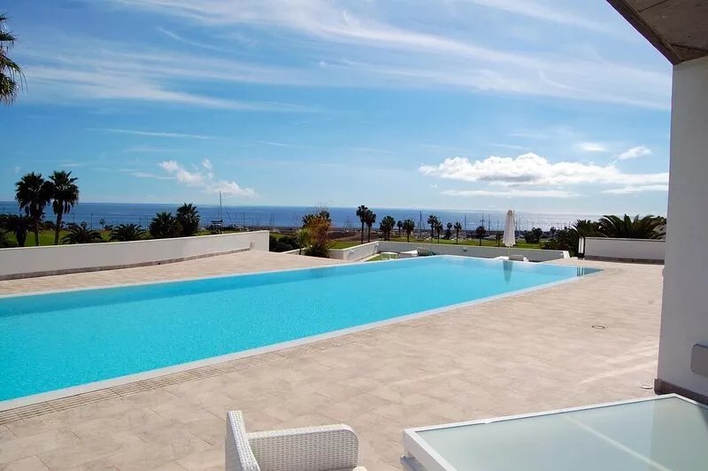 Unit 1 Amarilla Golf Villas - stunning 3 bed apartment- large terrace - sea view