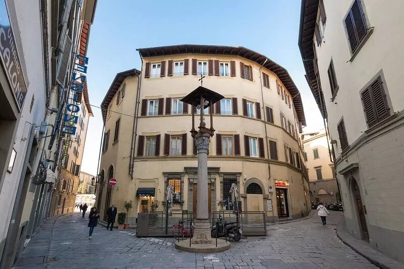 Perfect Florence Location-Upscale Historic-AC-2 Bathrooms-Lift-Washer