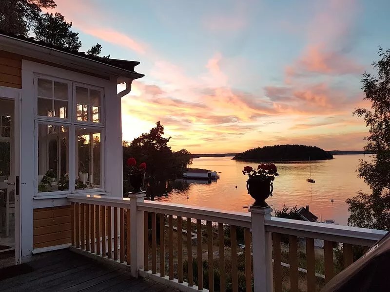 Seaside villa with private jetty and sauna. Near Stockholm. 12 beds.