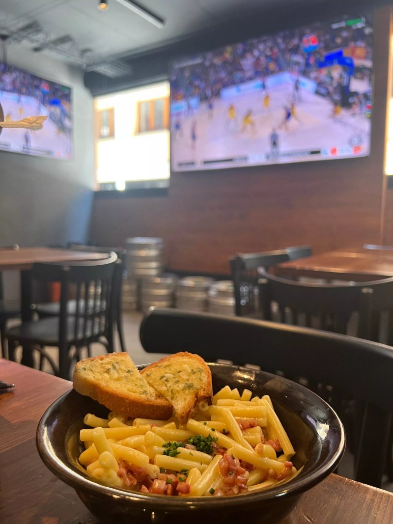 Chicago Sports Bar & Grill