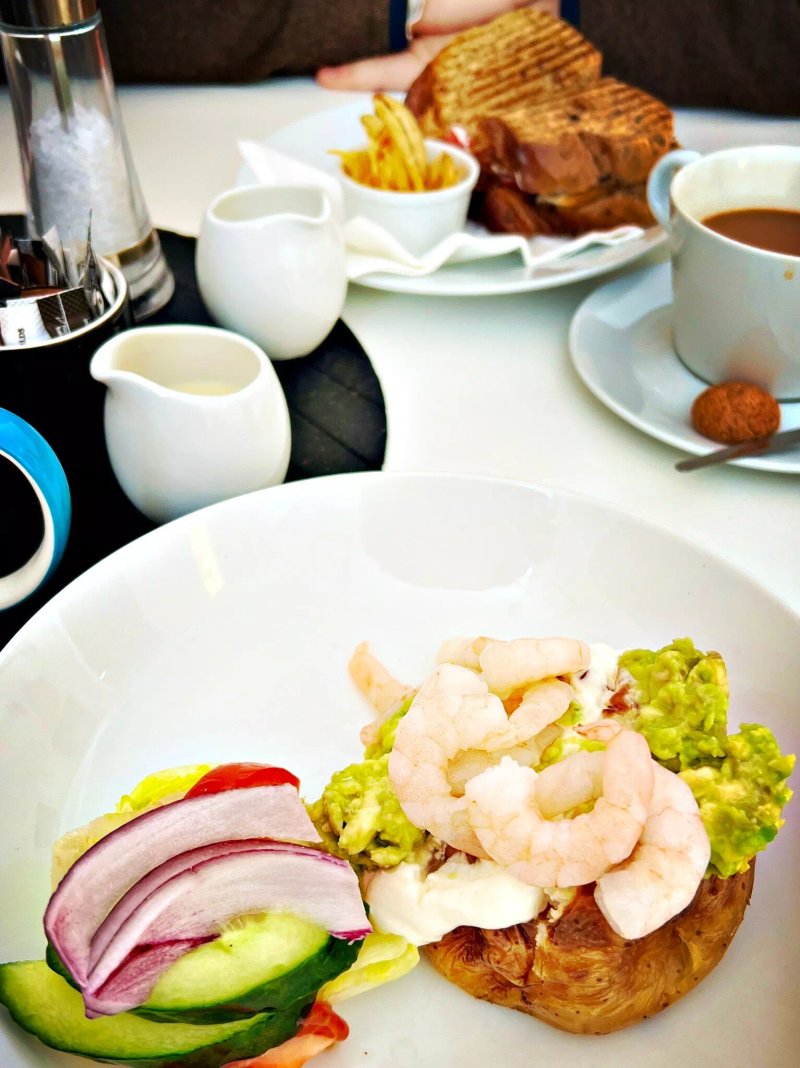 Hollys Coffee Shop & Sandwich Bar