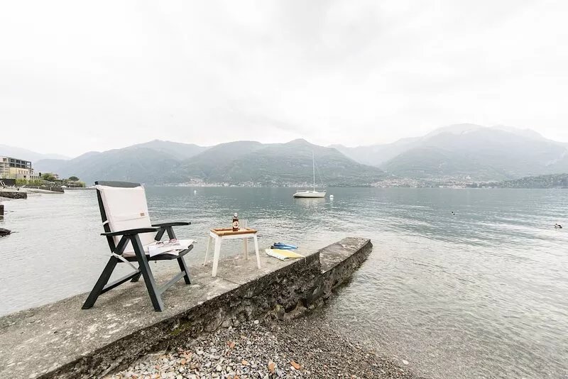 APARTMENT WITH BEAUTIFUL GARDEN OVERLOOKING DIRECTLY ON THE LAKE