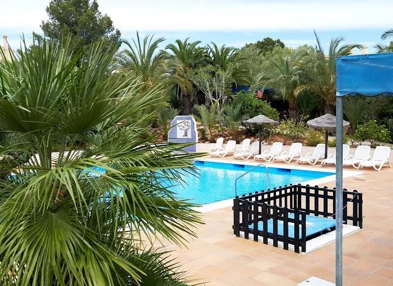 2Bed ground floor apt, with sunny garden and pool in Bellaluz