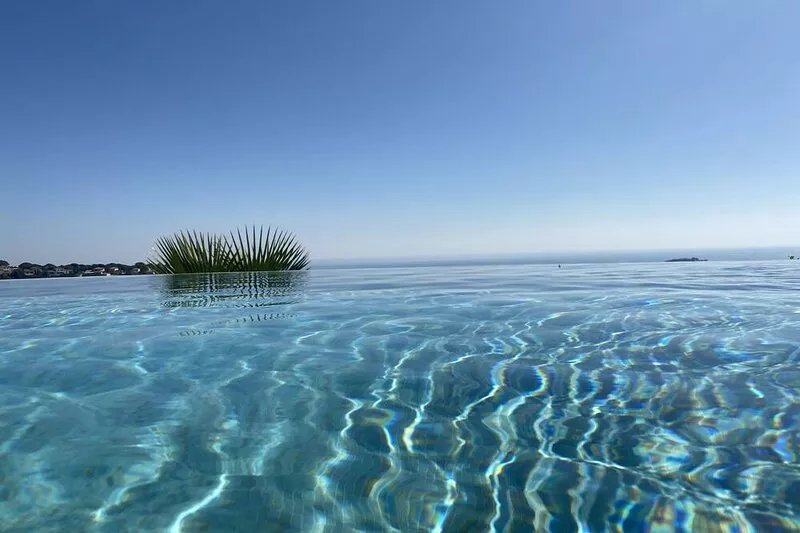 Air-conditioned villa beautiful sea view infinity pool private domain quiet
