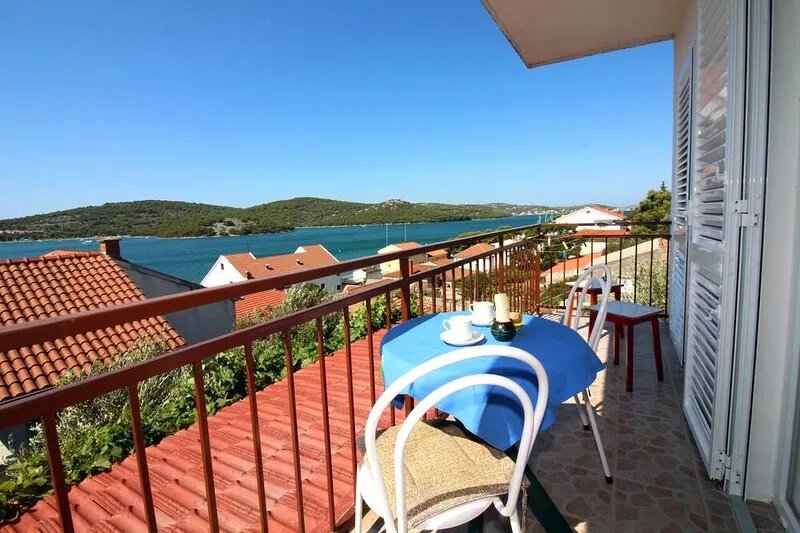 Two bedroom apartment with terrace and sea view Tisno, Murter (A-5136-b)
