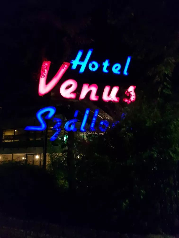 Venusz Hotel