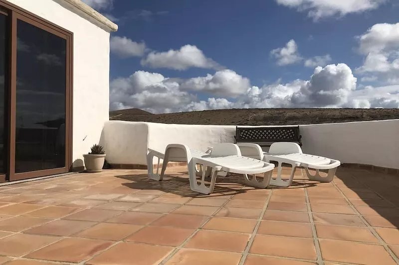 Private - Secluded - 3 en-suite Bedrooms - Large Heated Pool - Wi-Fi - Air/Con.