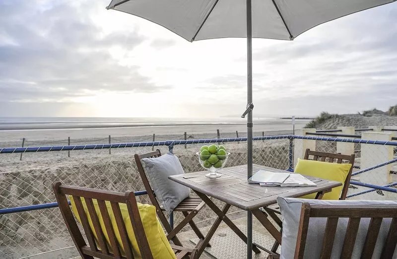 Beach Front Cottage with Direct Access to Stunning Sandy Beach, Dunes & Sea View