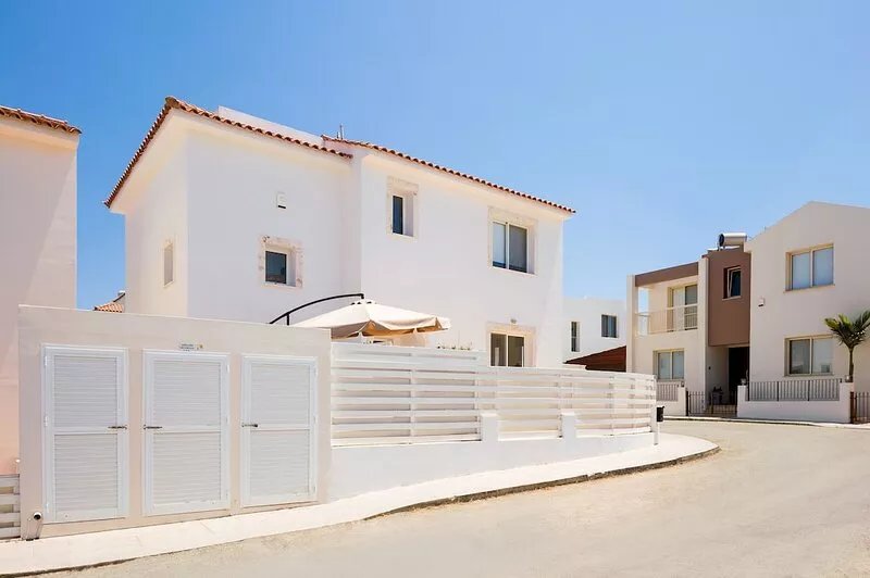 Newly refurbished 2024 3 bed villa with private pool in fantastic location