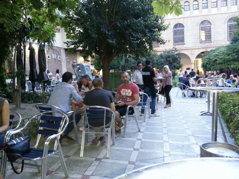 Dean Plaza Bar