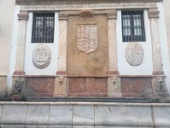 Fuente De Los Canos Dorados