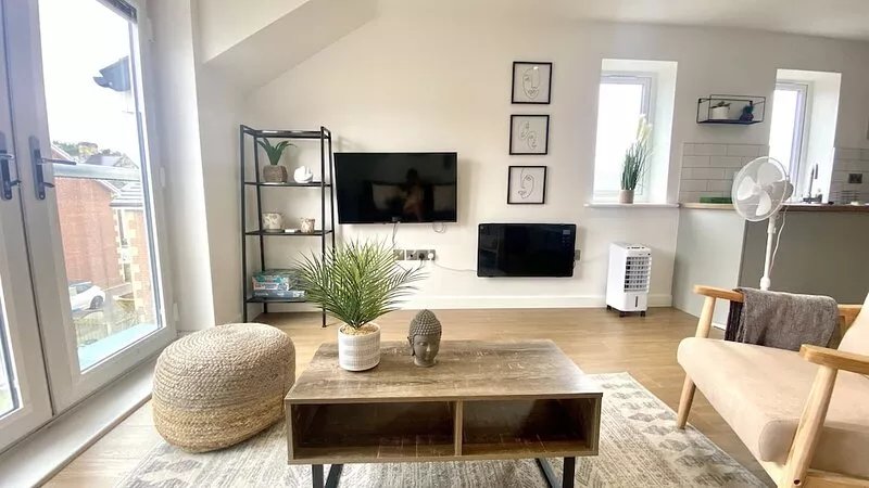 Modern 2 Bed Apartment/Free Parking/Near City/Self-Check In