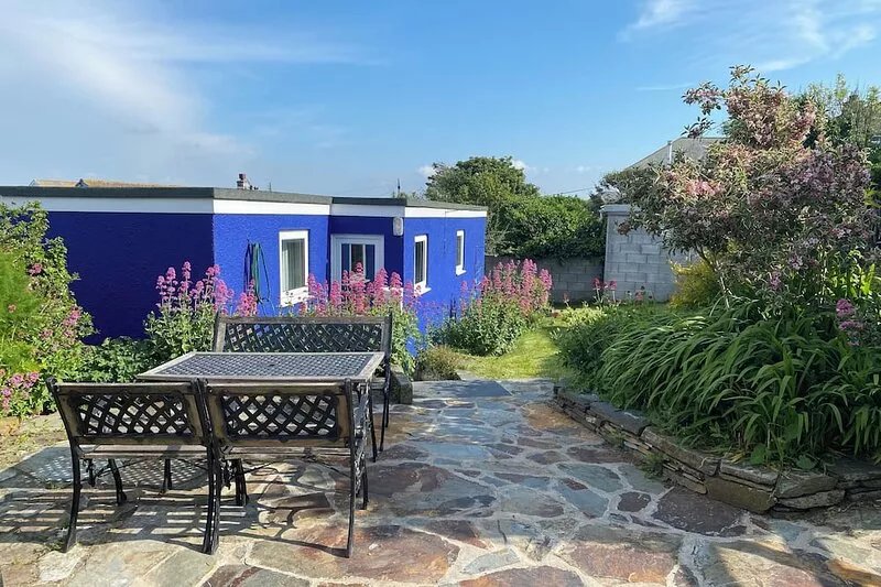 Cozy little bungalow - the perfect base for a beach/surfing holiday for 4