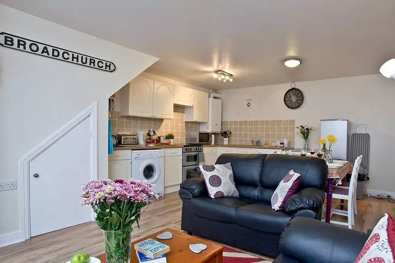 A charming two bedroom cottage perfect for a family break to Dorset.