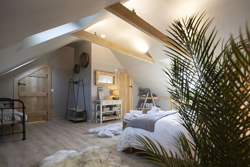 Romantic luxury barn in quaint countryside village