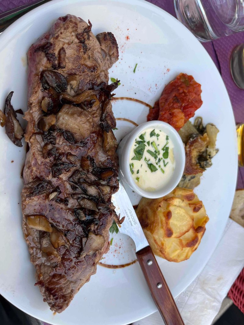 Piellenia hotel restaurant