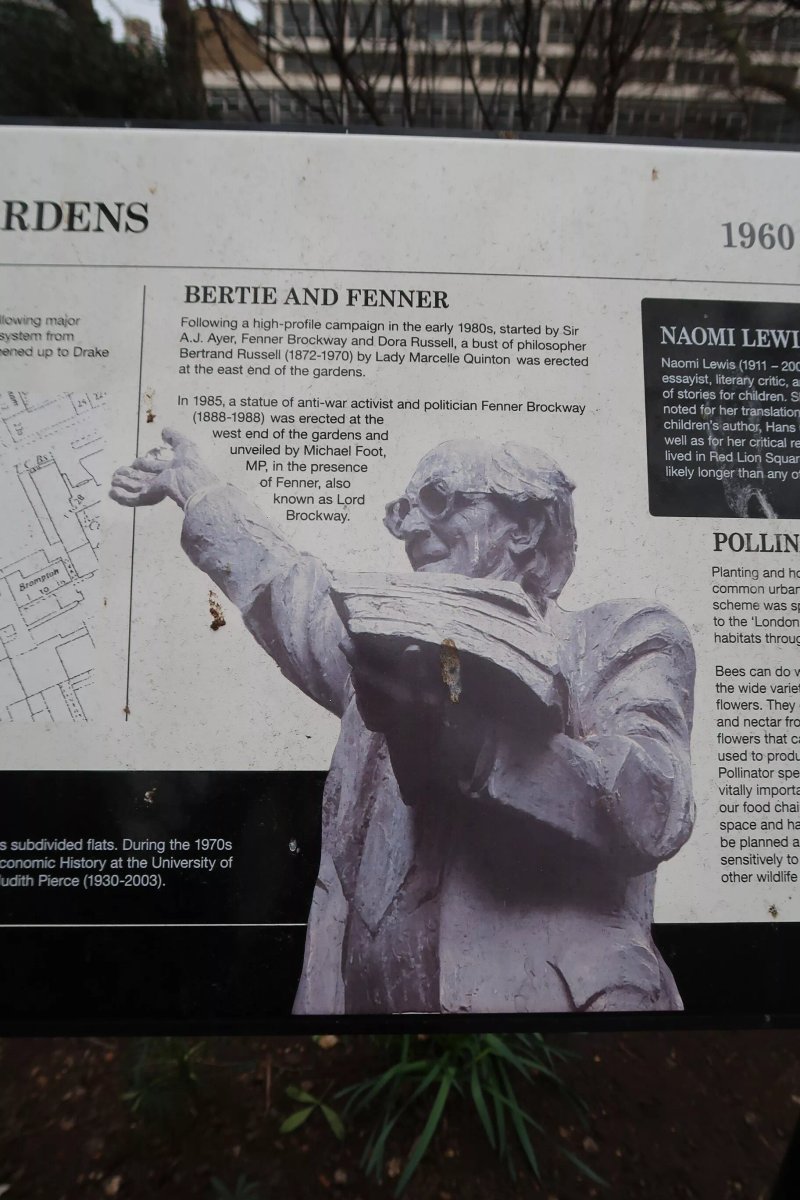 Bertrand Russel Statue